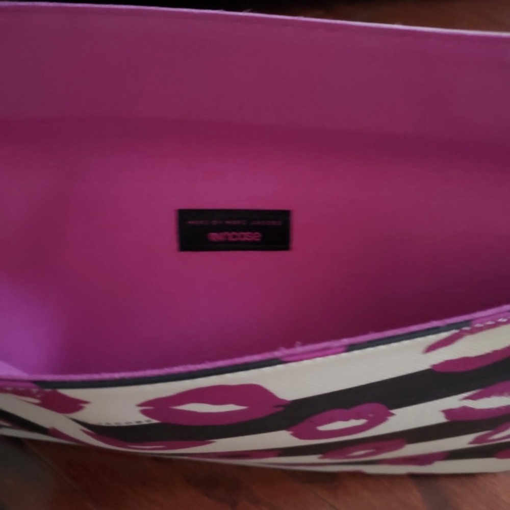 Marc Jacob’s tablet case - Picture 3 of 3